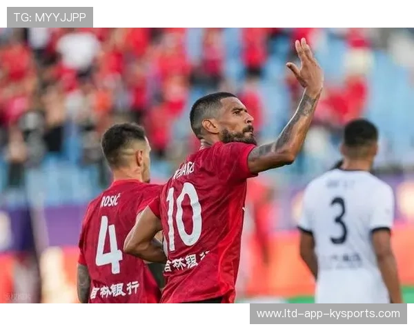 中超最新积分战报：成都蓉城领先地位动摇，上海上港保持领头羊